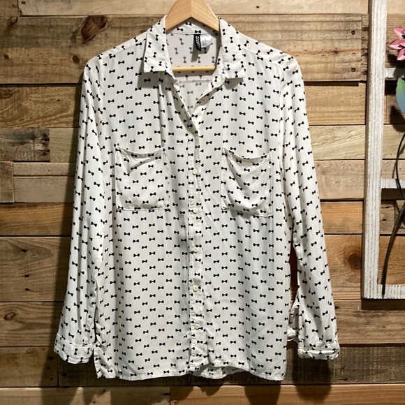 H&M Tops - DIVIDED Dot Button Down Long Sleeve Top